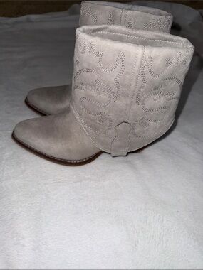 Women's Grey Suede Western Ankle Boots